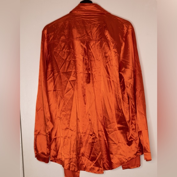 PrettyLittleThing Satin Button Down Shirt - M - Picture 2 of 5